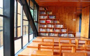 平和橋上書(shū)屋 (3)_平和橋上書(shū)屋