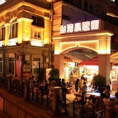 輪渡臺(tái)灣小吃街