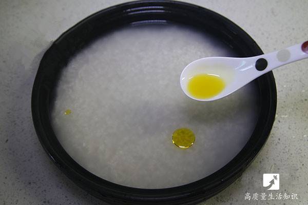 漲姿勢！蒸米飯時只要在鍋蓋前多加點東西，就會好吃幾十倍！