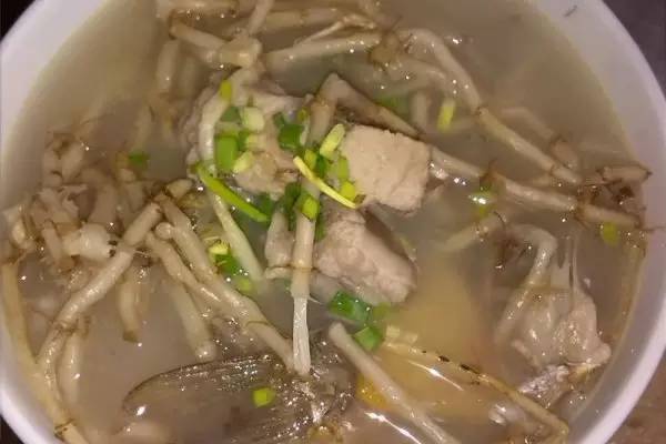 最近在廈門要特別當心濕熱入侵，長痘、肌肉酸、沒胃口…都可能是它惹的