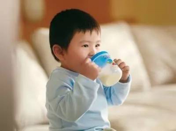 孩子腹瀉后吃止瀉藥、喝白開水，居然都是錯的！兒科博士詳解護理步驟
