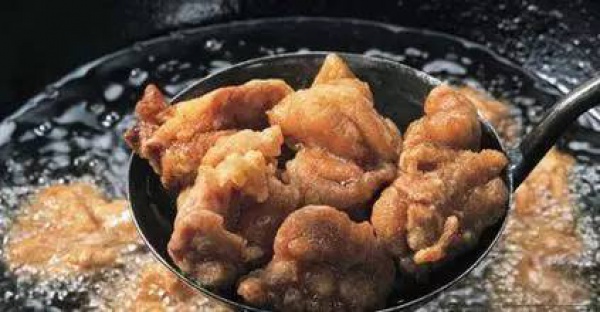 以為是節儉妙招，其實可能致癌！這四個炒菜的壞習慣，你肯定也有