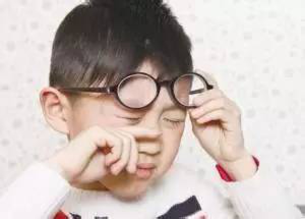 導致近視，影響發育、性格、免疫力…孩子糖吃太多，危害竟這么大！