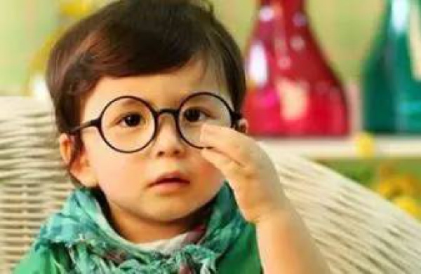 導致近視，影響發育、性格、免疫力…孩子糖吃太多，危害竟這么大！