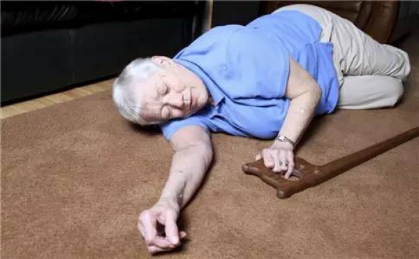 年輕人，當心“熱中風”！近期醫院收治的中風病人，中青年比老人還多