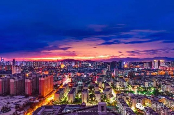 廈門(mén)“美炸”了！臺(tái)風(fēng)前史無(wú)前例的火燒云爆發(fā)，震撼得讓人害怕…