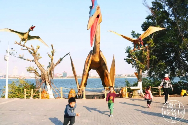 嚇尿！園博苑驚現“侏羅紀公園”，恐龍復活了？！