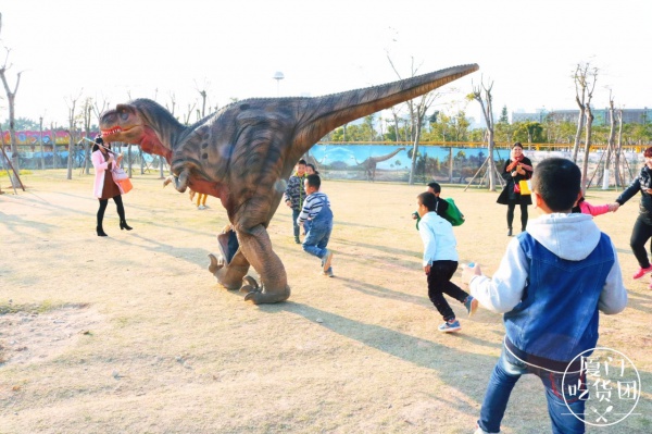 嚇尿！園博苑驚現“侏羅紀公園”，恐龍復活了？！