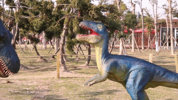 嚇尿！園博苑驚現“侏羅紀公園”，恐龍復活了？！