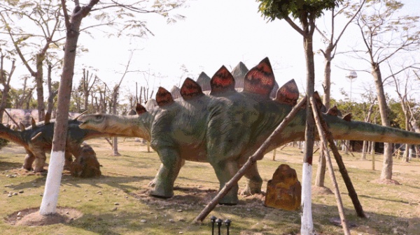 嚇尿！園博苑驚現“侏羅紀公園”，恐龍復活了？！