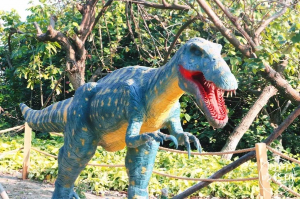 嚇尿！園博苑驚現“侏羅紀公園”，恐龍復活了？！
