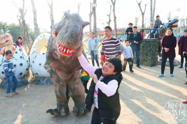 嚇尿！園博苑驚現“侏羅紀公園”，恐龍復活了？！