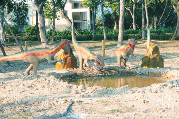 嚇尿！園博苑驚現“侏羅紀公園”，恐龍復活了？！