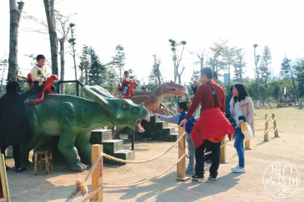 嚇尿！園博苑驚現“侏羅紀公園”，恐龍復活了？！