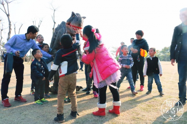 嚇尿！園博苑驚現“侏羅紀公園”，恐龍復活了？！