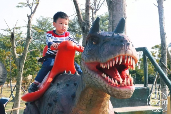嚇尿！園博苑驚現“侏羅紀公園”，恐龍復活了？！