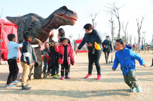 嚇尿！園博苑驚現“侏羅紀公園”，恐龍復活了？！