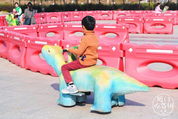 嚇尿！園博苑驚現“侏羅紀公園”，恐龍復活了？！