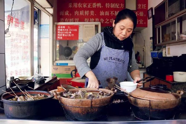 人均8元！這只鴨每天吃姜50斤，連新加坡都有它的粉絲……