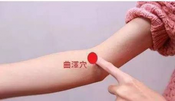 突發(fā)心絞痛，醫(yī)生按住一個(gè)穴位救了他！又推薦一種茶，血管堵塞也減輕！