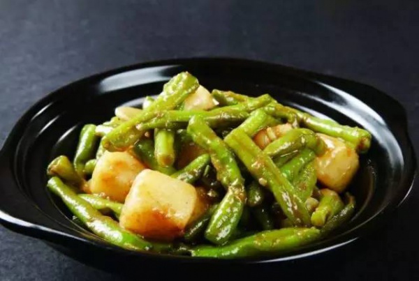 這8種常吃的食品不注意會中毒！不只四季豆和黃花菜，竟然還有…