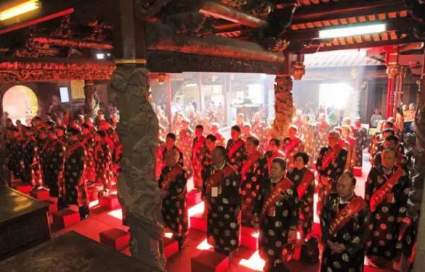 海滄又出名了！昨天幾千人在青礁慈濟(jì)祖宮同時(shí)做這事，轟動(dòng)整個(gè)廈門！