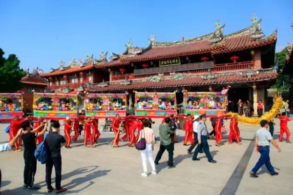 海滄又出名了！昨天幾千人在青礁慈濟(jì)祖宮同時(shí)做這事，轟動(dòng)整個(gè)廈門！