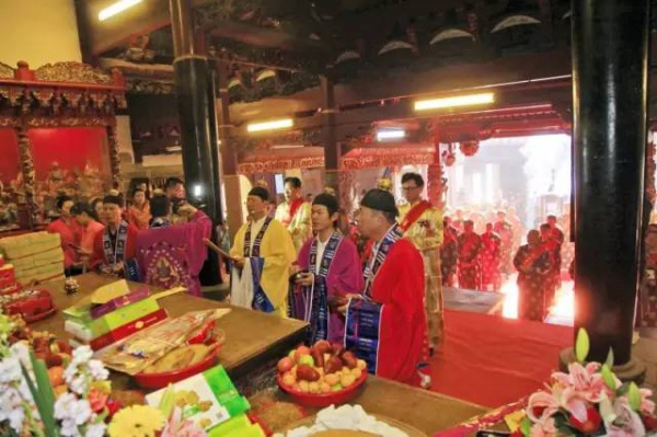 海滄又出名了！昨天幾千人在青礁慈濟(jì)祖宮同時(shí)做這事，轟動(dòng)整個(gè)廈門！