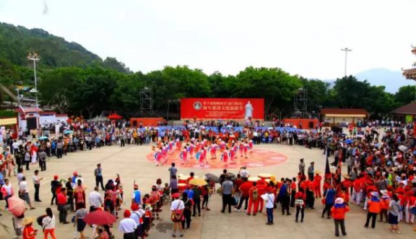 海滄又出名了！昨天幾千人在青礁慈濟(jì)祖宮同時(shí)做這事，轟動(dòng)整個(gè)廈門！