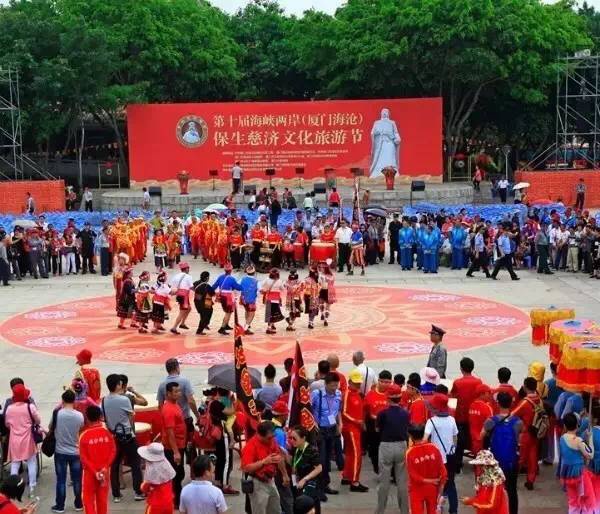 海滄又出名了！昨天幾千人在青礁慈濟(jì)祖宮同時(shí)做這事，轟動(dòng)整個(gè)廈門！