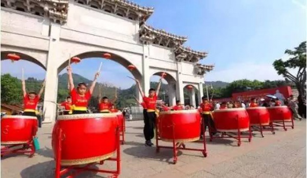 海滄又出名了！昨天幾千人在青礁慈濟(jì)祖宮同時(shí)做這事，轟動(dòng)整個(gè)廈門！