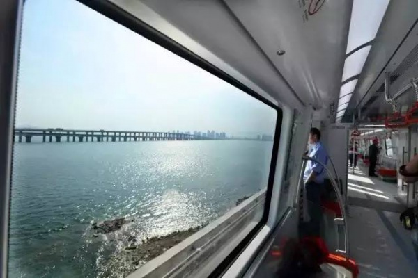 羨慕之極丨千與千尋里的海上列車竟然真的有，廈門人民有福了~