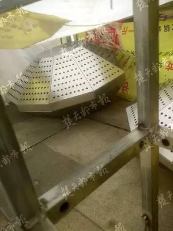 廣場(chǎng)上就碰了一下這東西，三歲女孩立馬倒地身亡……家長(zhǎng)一定要當(dāng)心！