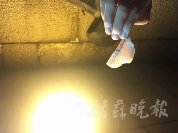 廣場(chǎng)上就碰了一下這東西，三歲女孩立馬倒地身亡……家長(zhǎng)一定要當(dāng)心！