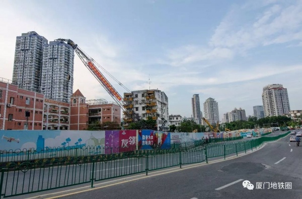 鎮海路、中山公園、將軍祠，3個地鐵站點出入口施工進度