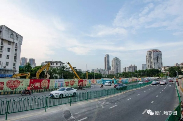 鎮海路、中山公園、將軍祠，3個地鐵站點出入口施工進度