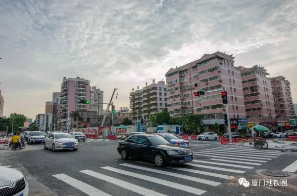 鎮海路、中山公園、將軍祠，3個地鐵站點出入口施工進度