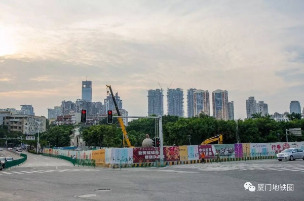 鎮海路、中山公園、將軍祠，3個地鐵站點出入口施工進度