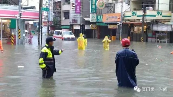 剛剛，“納沙”重創臺灣，登陸風力13級！明早或提前登陸福建！廈門將迎來狂風！暴雨！巨浪！