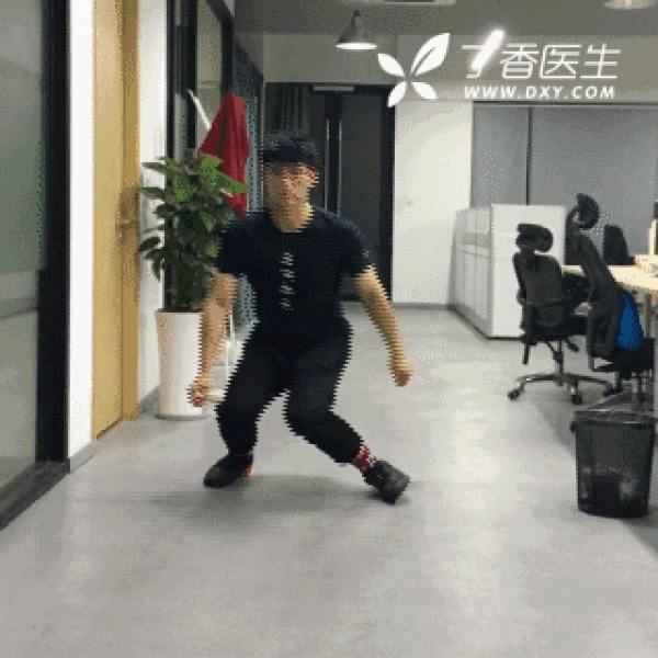 走個“鴨子步”瞧瞧，一個動作就能測出你的膝蓋有沒有問題！