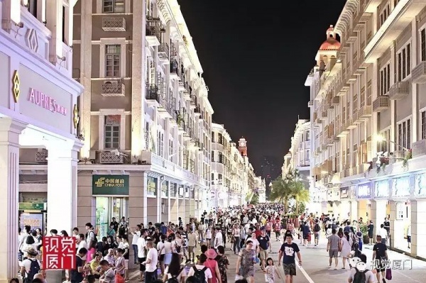 不同時期的廈門中山路夜景，90年代最美，現在效果如金磚