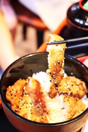 拯救午餐糾結癥！廈門這家日式定食讓你吃飽每一天，一周不重樣兒
